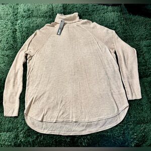 NWT Turtleneck sweater w rounded bottom